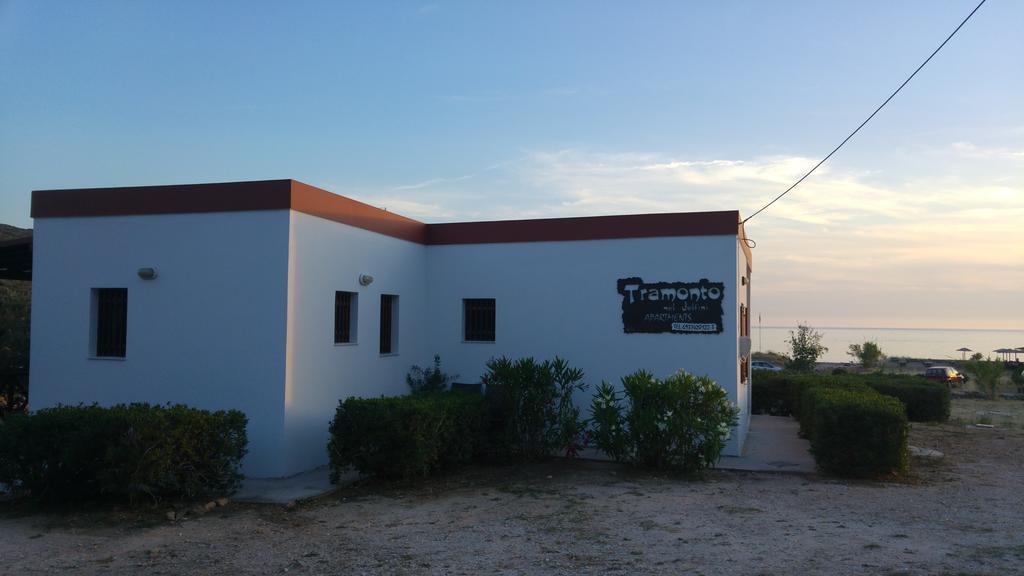 Tramonto Nel Delfini Kini Exterior foto