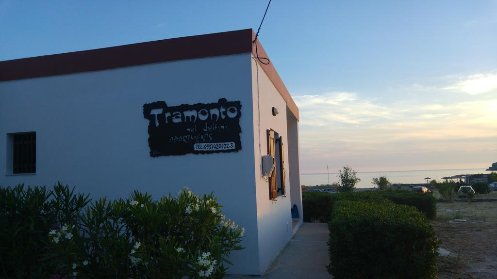 Tramonto Nel Delfini Kini Exterior foto